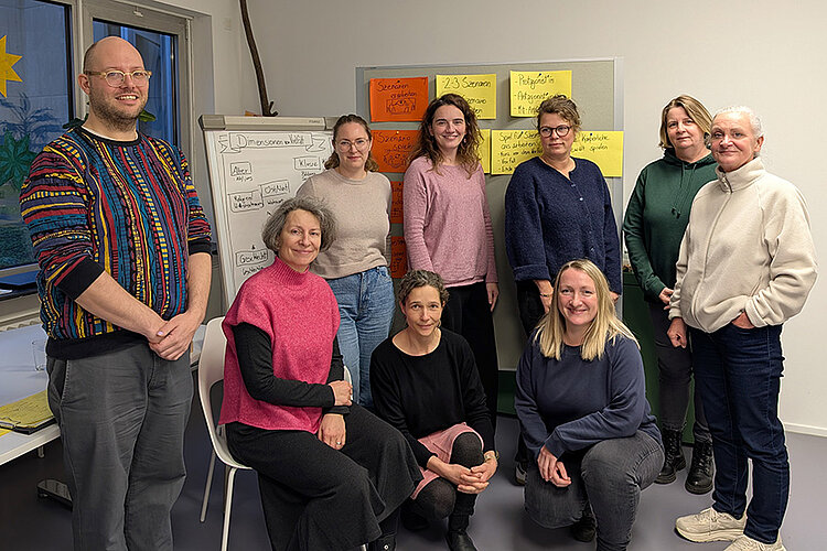 Mitarbeitende der Geschäftsstelle des Kitaverbandes beim Diversity Workshop, November 2025 (© Zoya Kostova) Mitarbeitende der Geschäftsstelle des Kitaverbandes beim Diversity Workshop, November 2025 (© Zoya Kostova)